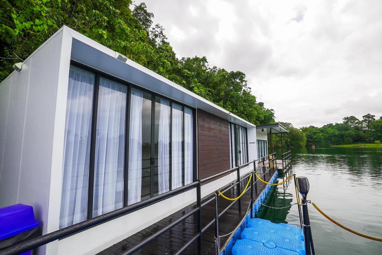 Roxy Tasik Biru Resort City Bau Exterior photo