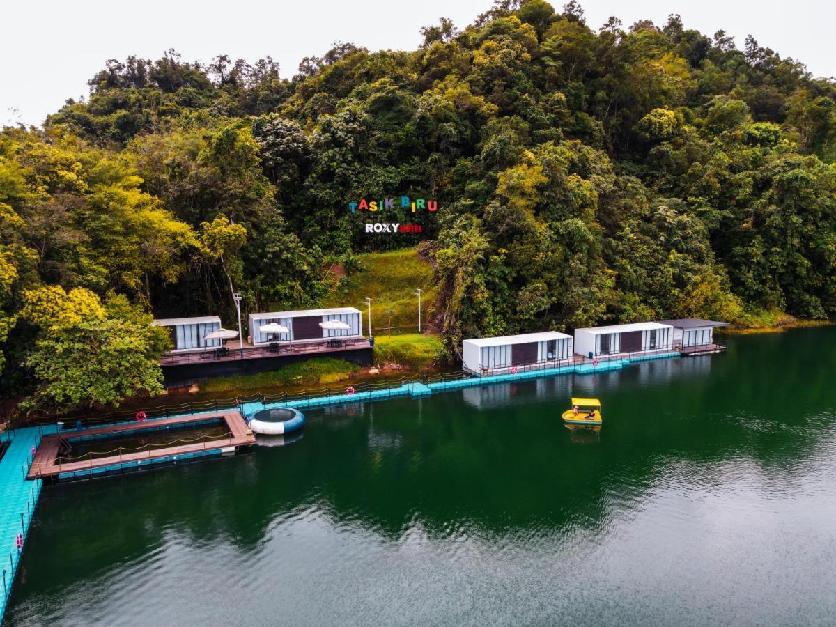 Roxy Tasik Biru Resort City Bau Exterior photo