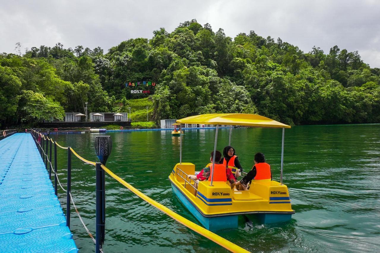 Roxy Tasik Biru Resort City Bau Exterior photo