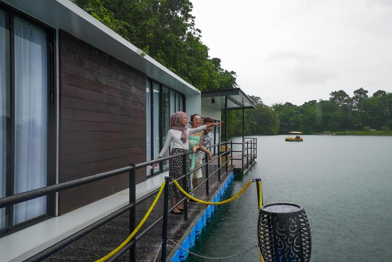 Roxy Tasik Biru Resort City Bau Exterior photo
