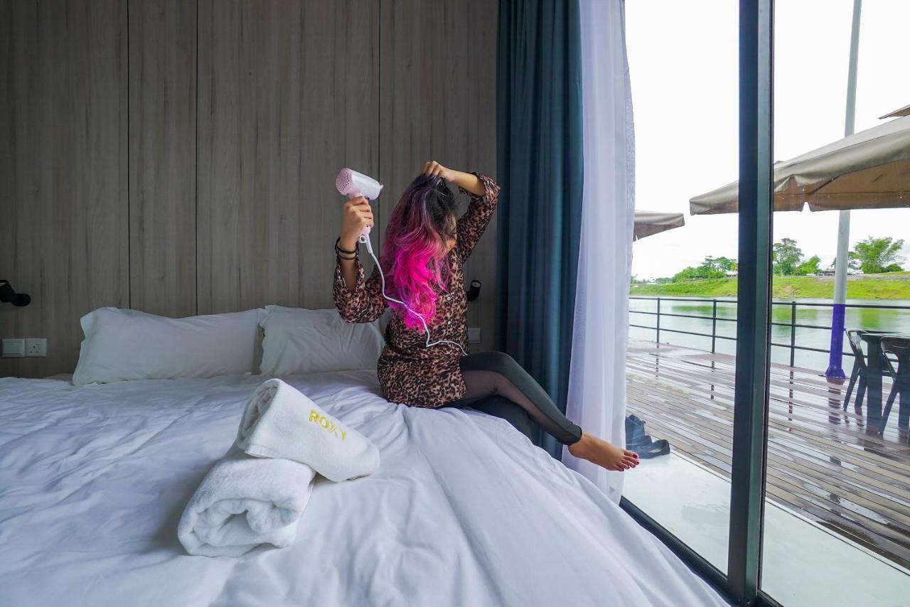 Roxy Tasik Biru Resort City Bau Exterior photo
